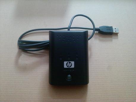 Bộ bàn phím và chuột không dây đa phương tiện - HP Wireless Multimedia Keyboard & Mouse Thiết kế đơn giản nhưng sang trọng, bộ sản phẩm bàn phím và chuột không dây đa phương tiện - HP Wireless Multimedia Keyboard & Mouse mang đến cho người dùng lựa chọn lý tưởng với giá thành hợp lý. Sản phẩm có nhiều phím điều khiển các chương trình giải trí đa phương tiện, cho phép người dùng dễ dàng điều chỉnh âm lượng, chuyển bài, tạm dừng khi nghe nhạc, hoặc truy xuất trực tiếp đến trang chủ hay trang email khi kết nối Internet. Chuột quang đi kèm trang bị cảm biến quang học có độ phân giải 800 DPI. Bàn phím chức năng cùng đèn tín hiệu báo trạng thái pin. Bộ sản phẩm này cũng được bảo hành chính hãng trong một năm. Mô tả sản phẩm Bộ bàn phím chuột không dây HP - chính hãng : Bàn phím đầy đủ với chức năng, Kết hợp 12 phím one touch để điều khiển âm thanh, video, email, internet… Tuổi thọ của pin lâu(pin Duracel đi kèm) Chuột quang wireless 3 nút Tín hiệu wireless với đèn LED 27MHz Độ phân giải 800dpi Màu đen,bộ phát tín hiệu giao tiếp cổng USB Bộ full gồm: 1 bộ phát keyboard(có thanh để tay của keyboard đi kèm) chuột đĩa+hướng dẫn pin Duracel BO BAN PHIM CHUOT KHONG DAY HP CHINH HANG, CHUOT PHIM KHONG DAY HP, PHIM CHUOT KO DAY